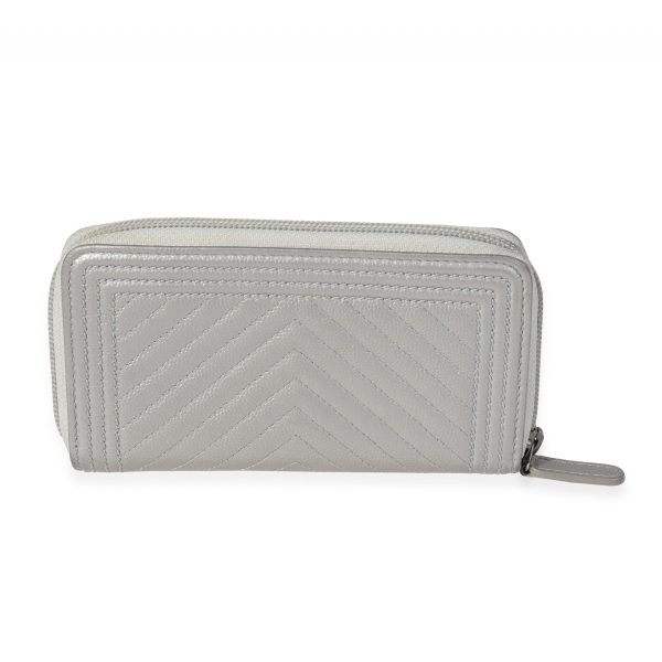 120834 pv f0dceacc 56ab 412a b5dc 43d62d32eae1 Chanel Silver Chevron Quilted Zip Around Boy Wallet