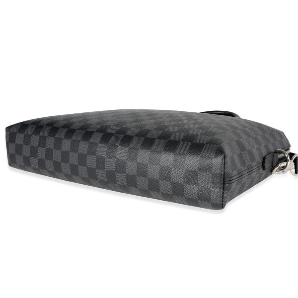 122053 clasp 7091d6e0 751d 436f a7fc 1f9141588a7e Louis Vuitton Damier Graphite Porte Documents Jour NM