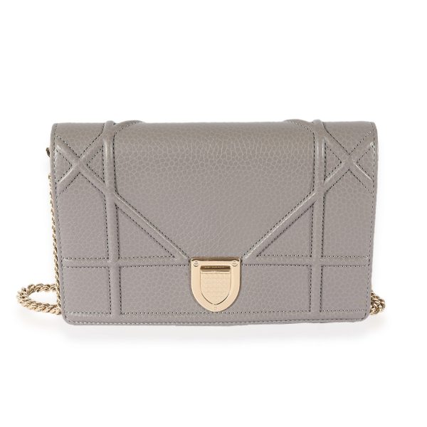 125055 fv f01e484b 4bcd 433d 8468 8970028ed170 Dior Grey Pebbled Leather Diorama Chain Wallet