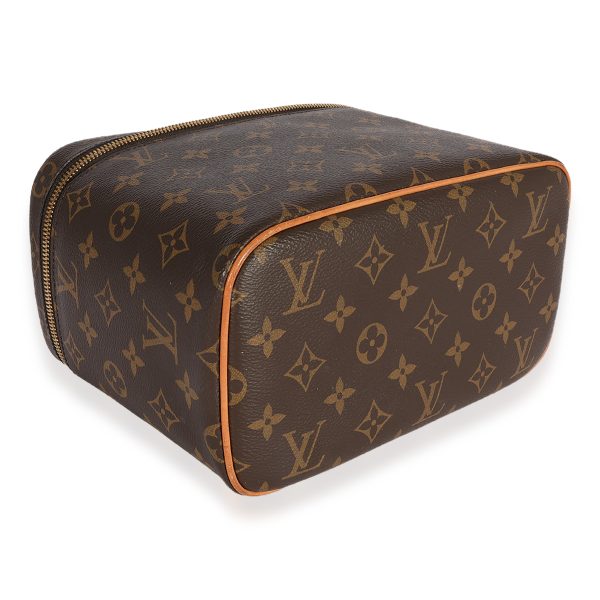 125064 clasp b7cf1a44 aa7f 4d3e 9260 3a35097539c3 Louis Vuitton Monogram Nice Vanity Bag