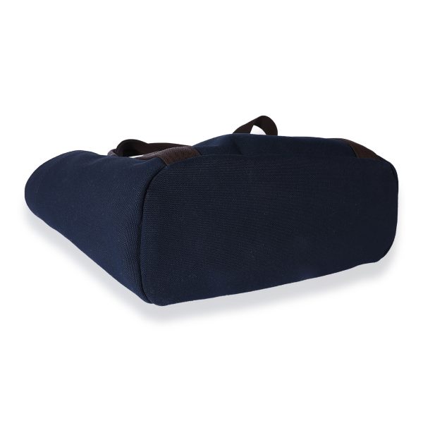 125145 clasp 7fe64580 a6a4 4f41 b677 89318f0ca874 Hermès Navy Canvas The Grooming Bag