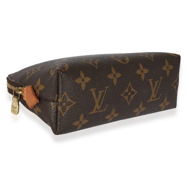 127374 clasp 36461bf7 a920 408b 91d5 7cbc1bb09f00 Louis Vuitton Monogram Canvas Cosmetic Pouch PM