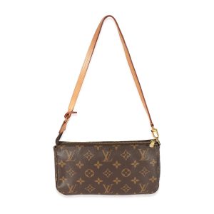 128649 fv 60dd8bd7 1fde 4a95 b5c3 f92f9fee5a30 Gucci GG Marmont Small Shoulder Bag Leather Black