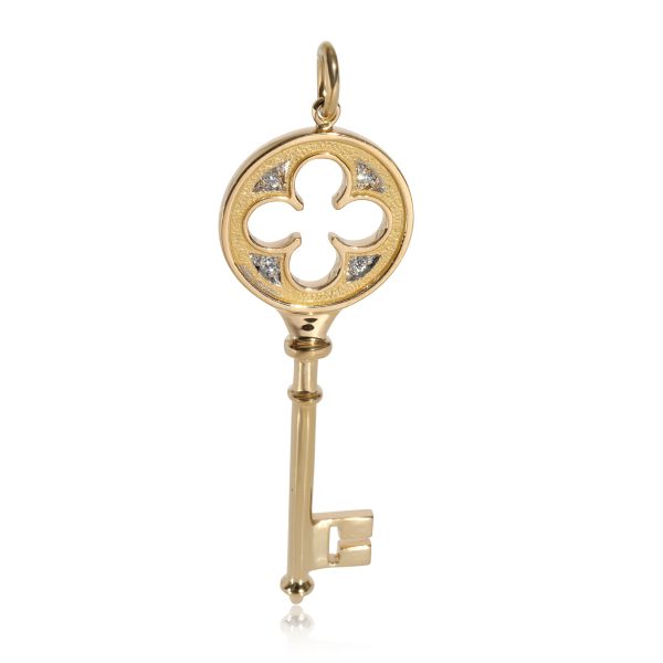 129216 fv 49dce66f d682 4502 8502 b595a7aa552e Tiffany Co Clover Key Pendant in 18K Yellow Gold 004 CTW