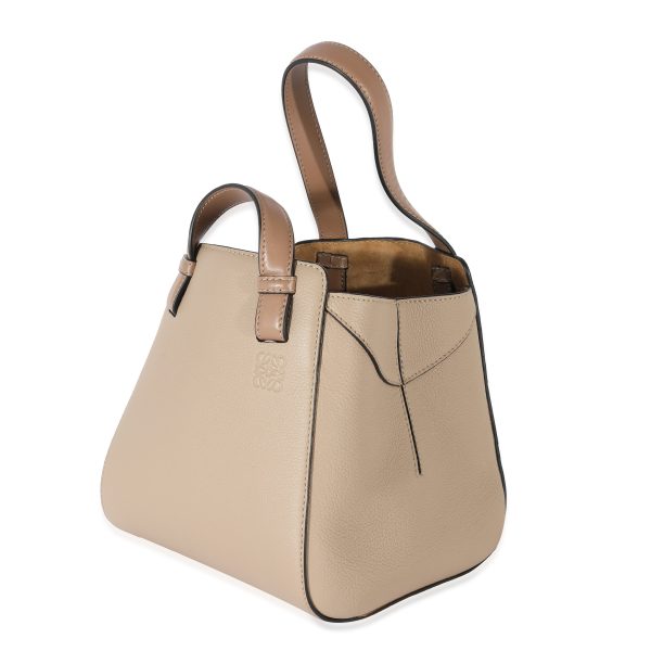 129560 sv 028baaf6 63cd 4feb b675 26b68da4fb96 Loewe Natural Leather Hammock Nugget Bag