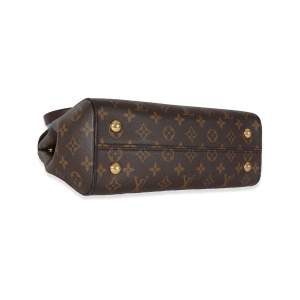 130127 clasp d08a0f59 0c08 4ebd 9584 59672e24831e Louis Vuitton Monogram Canvas Blue Glacial Cluny MM