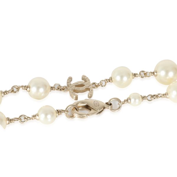 130138 clasp 3ad2f374 6b6f 43b2 be27 eaa461204088 Chanel 2010 Pearl Station CC Gold Plated Necklace