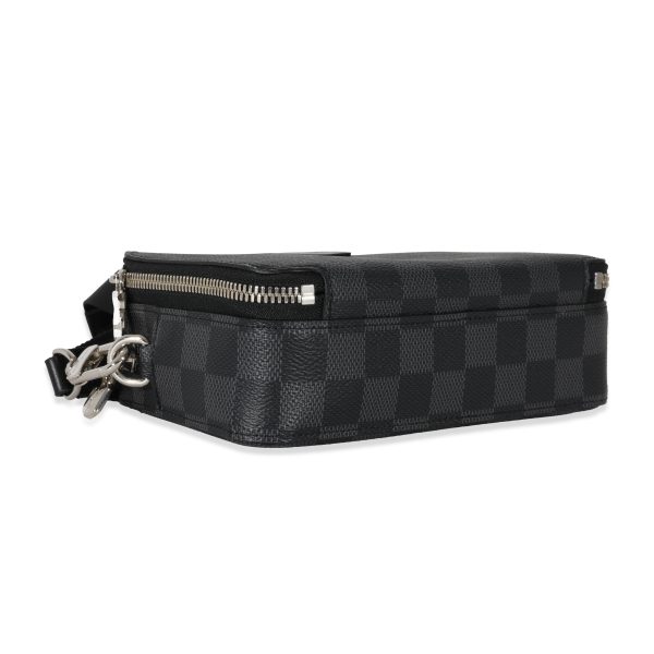 130303 clasp bf53943f 87a1 4999 9d9b 0b56cb6ab789 Louis Vuitton Damier Graphite Canvas Alpha Wearable Wallet