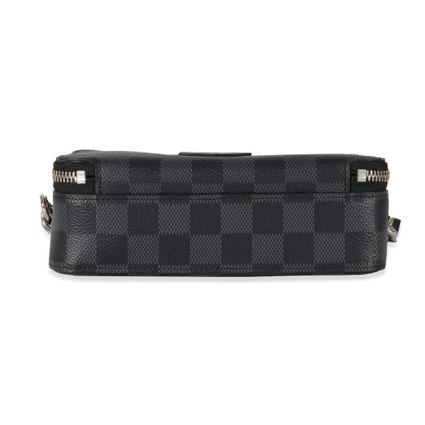 130303 stamp 39a13e5d bff6 43b5 bbe8 fc3a90ccdb67 Louis Vuitton Damier Graphite Canvas Alpha Wearable Wallet