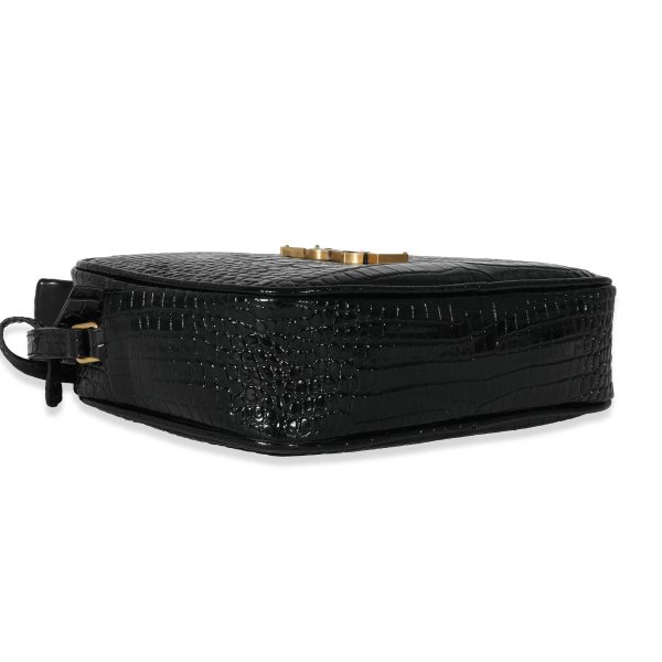 130672 clasp 1f4585dc 36df 406c a3cf 3c5c1374339d Saint Laurent Black Croc Embossed Lou Camera Bag