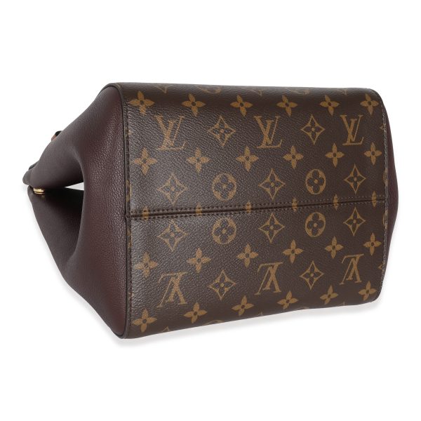 132089 clasp 0599ddfe 8387 4fab b649 8b27f054ac55 Louis Vuitton Monogram Canvas Calfskin Fold Tote MM