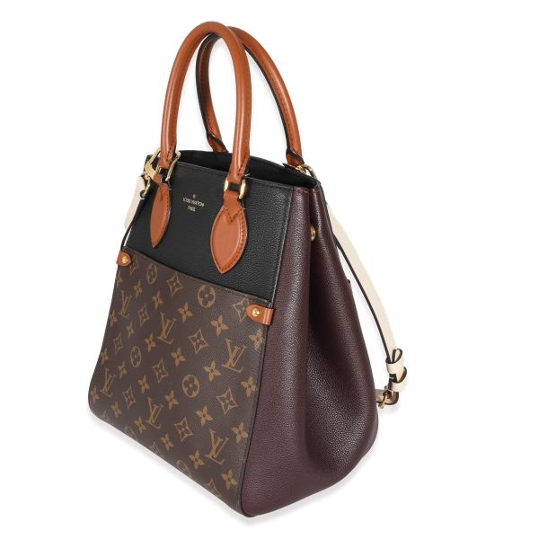 132089 sv eadee5f7 32c1 42c9 b8e6 c6a861bf3859 Louis Vuitton Monogram Canvas Calfskin Fold Tote MM