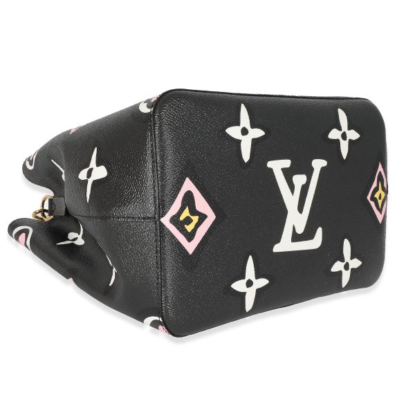 132631 clasp ea680679 5435 4d9e 8bf3 2c8291df9995 Louis Vuitton Black Monogram Giant Wild At Heart Canvas NéoNoé MM