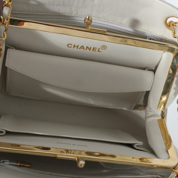 133878 ad1 279c4405 135c 4534 a712 8c7aaa09cb6f Chanel Vintage White Chevron Lambskin Kisslock Purse