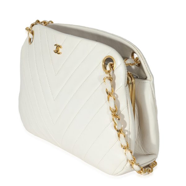 133878 sv c0991648 f6a9 4854 8309 c6692c8600d5 Chanel Vintage White Chevron Lambskin Kisslock Purse