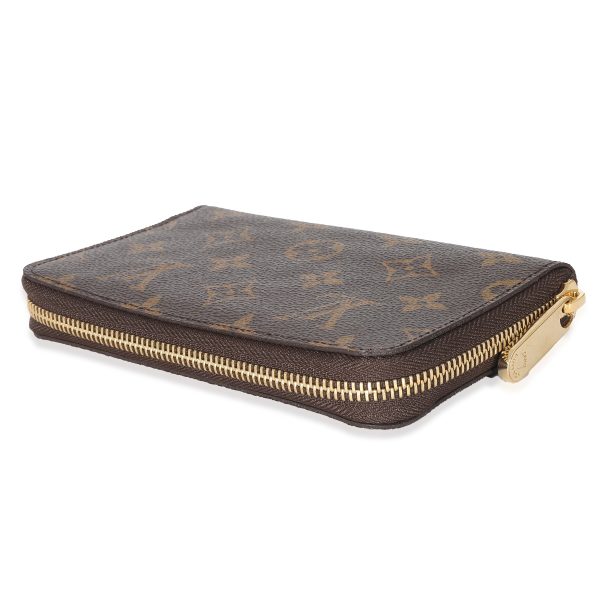 133891 clasp 603a79da 53d8 43a3 a1b4 653f77795e50 Louis Vuitton Monogram Canvas Zippy Compact Wallet