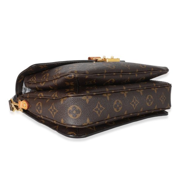 134016 clasp Louis Vuitton Monogram Canvas Pochette Metis