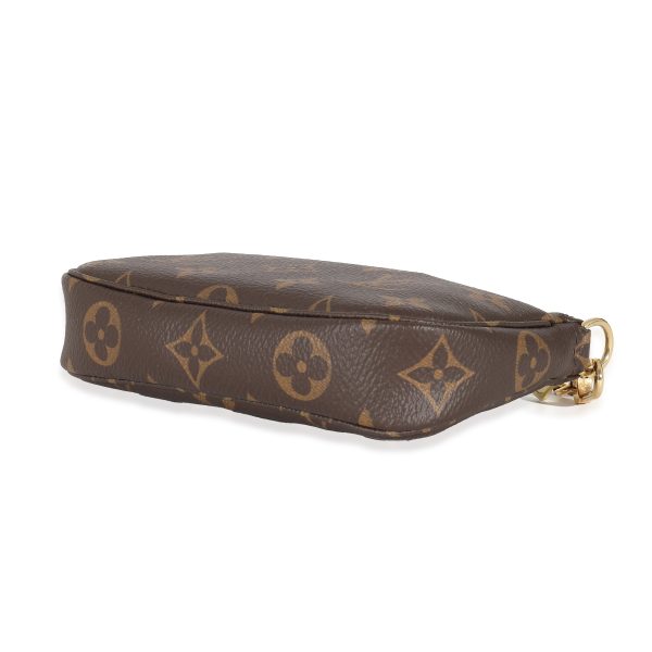 134419 clasp e667f973 a7df 4d2d 9ef6 dbcd00f0cf12 Louis Vuitton Mongram Canvas Mini Pochette Accessoires