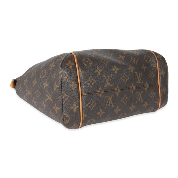 134563 clasp 1768c850 a84e 4838 bfe5 d154cfef675a Louis Vuitton Monogram Canvas Totally PM