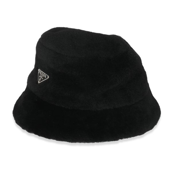 134833 sv 1582365e f5cd 4a71 9390 87511a2985df Prada Black Shearling Logo Bucket Hat L