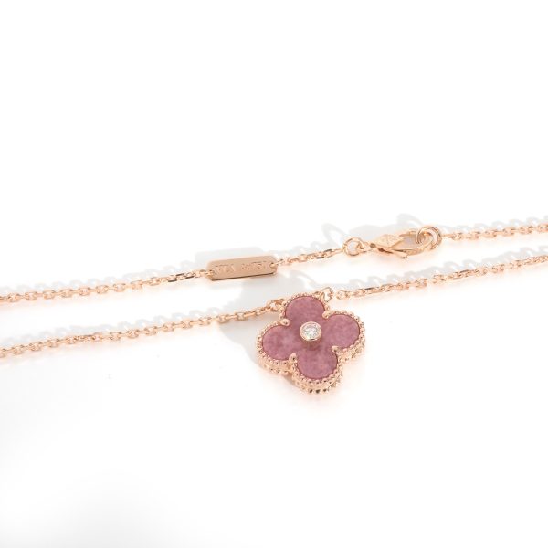 135275 clasp 845acee1 c7cb 4786 8172 17f735ea244a Van Cleef Arpels 2021 Limited Edition Alhambra Pendant 18k Rose Gold 005 CT