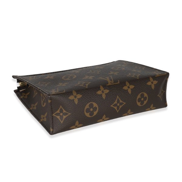 135416 av f9d54687 ee1e 4b16 966c 24b8b6716750 Louis Vuitton Monogram Canvas Toiletry 19