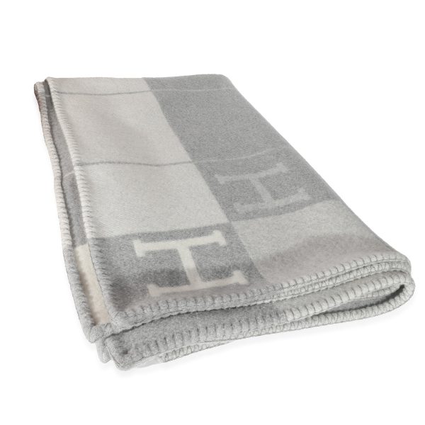 135661 sv Hermès Écru Gris Clair Merino Wool Cashmere Avalon III Throw Blanket