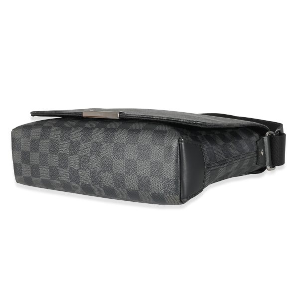 135945 clasp Louis Vuitton Damier Graphite Canvas District PM