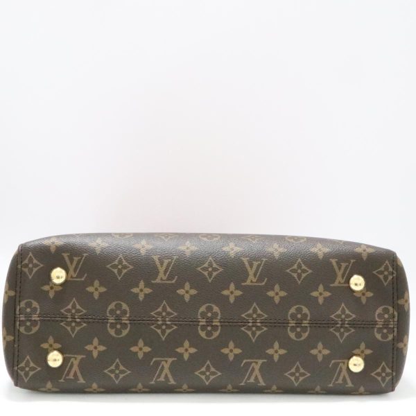 4 Louis Vuitton Venus shoulder bag monogram leather