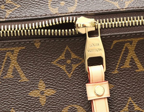 6 Louis Vuitton Monogram Pochette Metis Clutch Bag