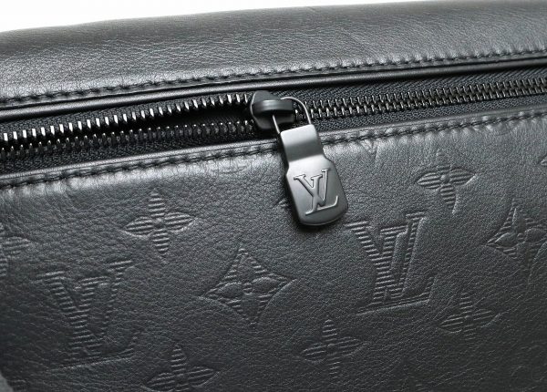 6 Louis Vuitton Shadow Discover Waist Bag Body Bag Waist Pouch