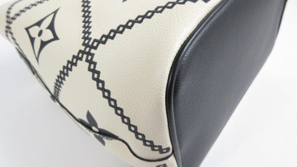 8 Louis Vuitton NéoNoé Empreinte Bicolor Handbag Black