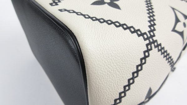 9 Louis Vuitton NéoNoé Empreinte Bicolor Handbag Black