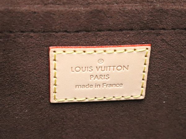 9 Louis Vuitton Monogram Pochette Metis Clutch Bag