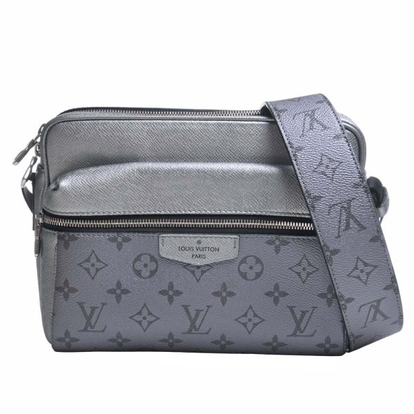 b5000257200003175 1 Louis Vuitton Taigarama Outdoor Messenger Shoulder Bag Silver