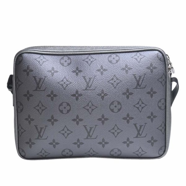 b5000257200003175 2 Louis Vuitton Taigarama Outdoor Messenger Shoulder Bag Silver