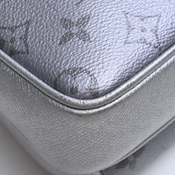 b5000257200003175 3 Louis Vuitton Taigarama Outdoor Messenger Shoulder Bag Silver