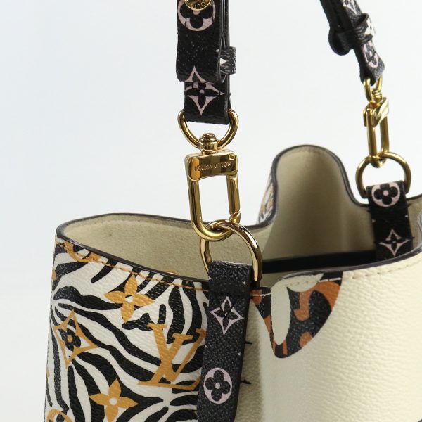 usdlv65466011 7 Louis Vuitton NéoNoé Crossbody Shoulder Bag Jungle White