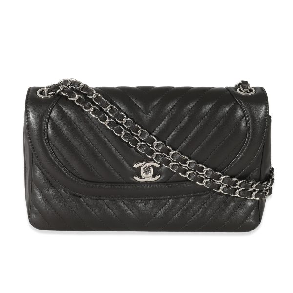 z134330 fv 148bc668 cca3 4a96 a5ce 08044888086b Chanel Black Chevron Lambskin Round CC Chain Flap Bag