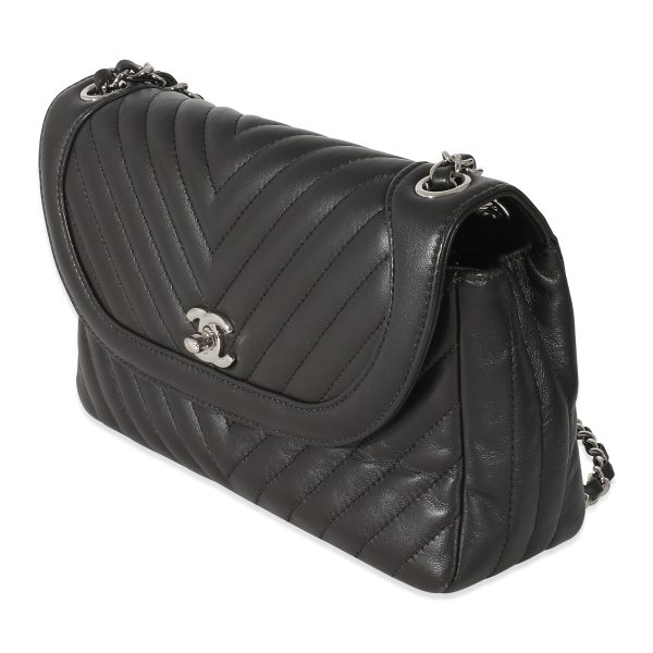 z134330 sv f69ec4b9 ebba 4d7c bd40 8473555efd0a Chanel Black Chevron Lambskin Round CC Chain Flap Bag