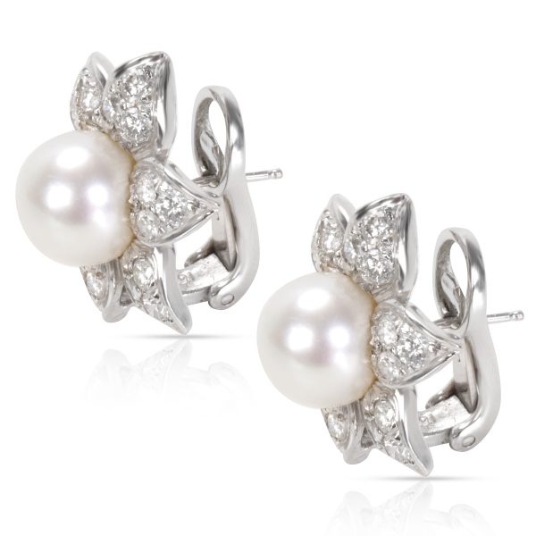 095305 sv d3682c5e 27f5 4bef b82b bd81bf241da9 Diamond Pearl Earrings in 18K White Gold