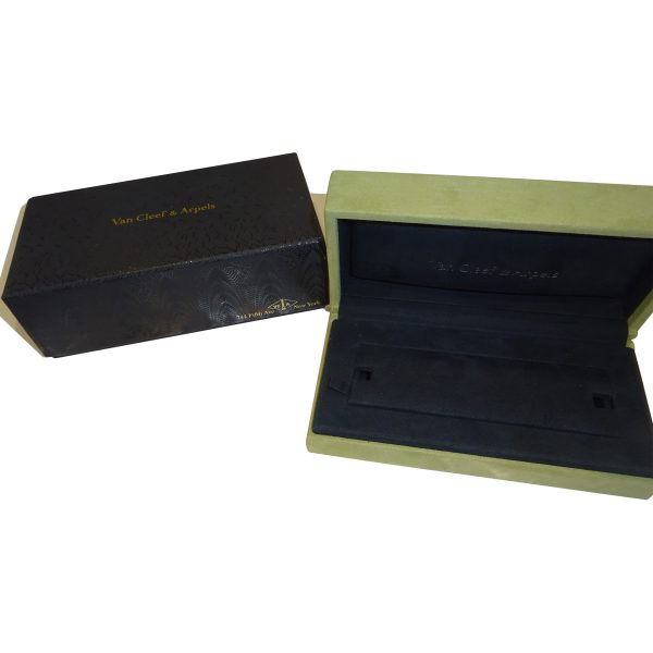 098397 box 2ea8529b 06fd 46ca 9b46 ebc7251d11bd Van Cleef Arpels Alhambra Black Onyx Bracelet in 18K Yellow Gold