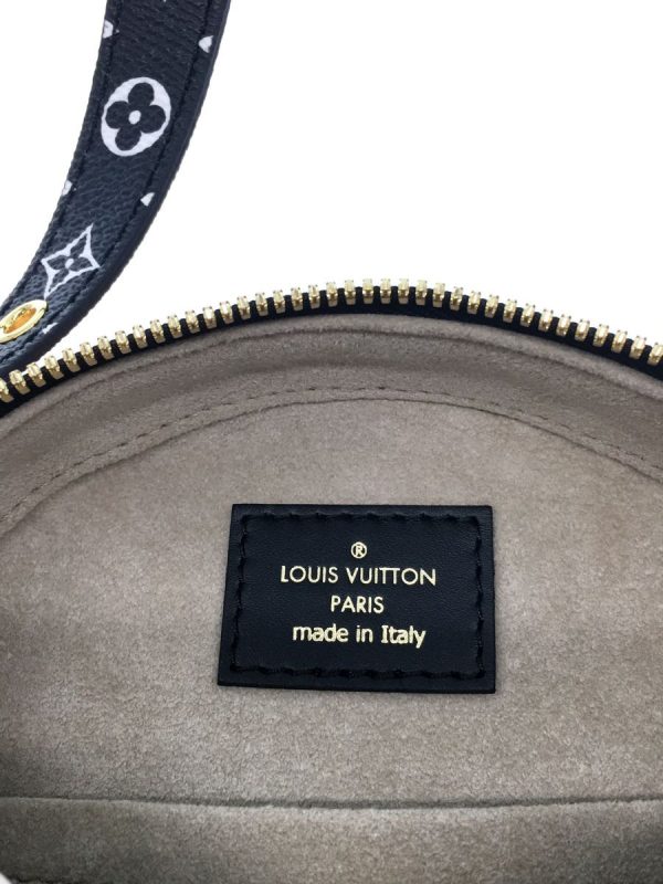 1 Louis Vuitton Boite Chapeau Souple Giant Rouge Claim Shoulder Bag Orange