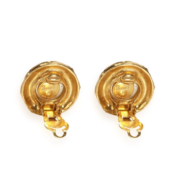 110444 bv 2afe51e0 74c1 4e0a 9c5b f85a4ca588bd Vintage Chanel Glass Pearl Clip On Gold Tone Earrings