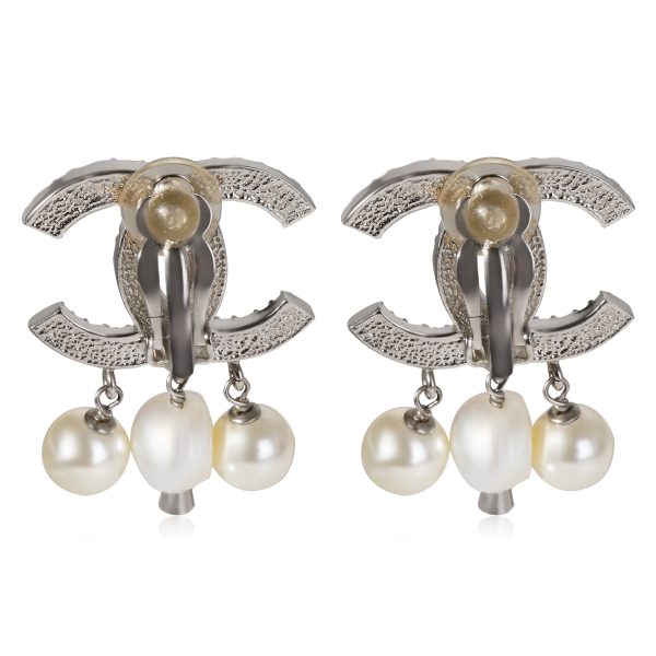 119119 bv 39f700d4 c864 4f4e a5aa 23ba7501f357 Silver Tone Chanel CC Drop Earrings With Faux Pearl Strass