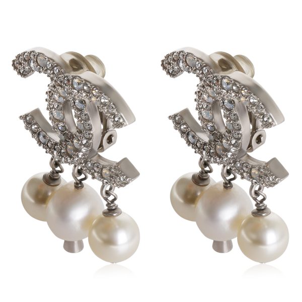 119119 sv 994cdd24 4c0c 4abf ba1a 895404ebb03a Silver Tone Chanel CC Drop Earrings With Faux Pearl Strass