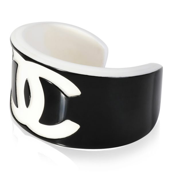 119390 sv Chanel White Black Resin Cuff Bracelet