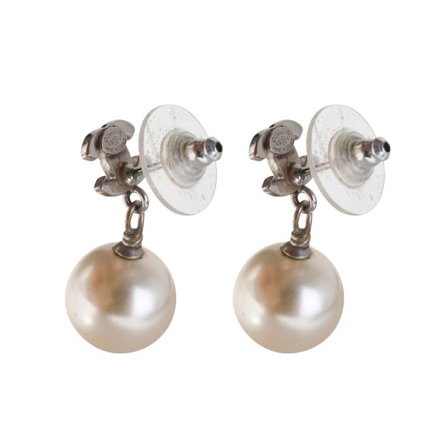 119689 bv White Metal Chanel CC Strass Faux Pearl Drop Earring