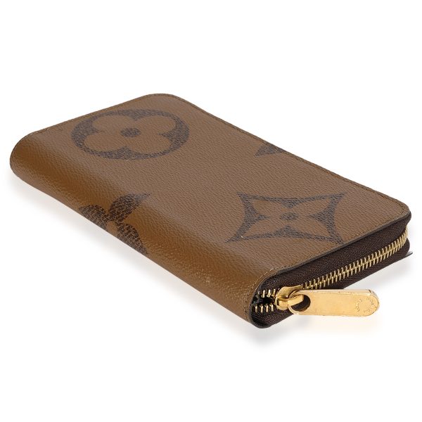 124067 clasp Louis Vuitton Monogram Giant Zippy Wallet