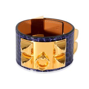 Hermès Gold Toned Collier De Chien 15 Wide Bracelet in Purple Alligator 14k Gold Diamond Initial R Link Bracelet